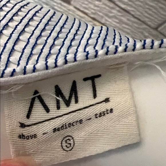 Elegant Blue and White knit Top - Picture 2 of 5